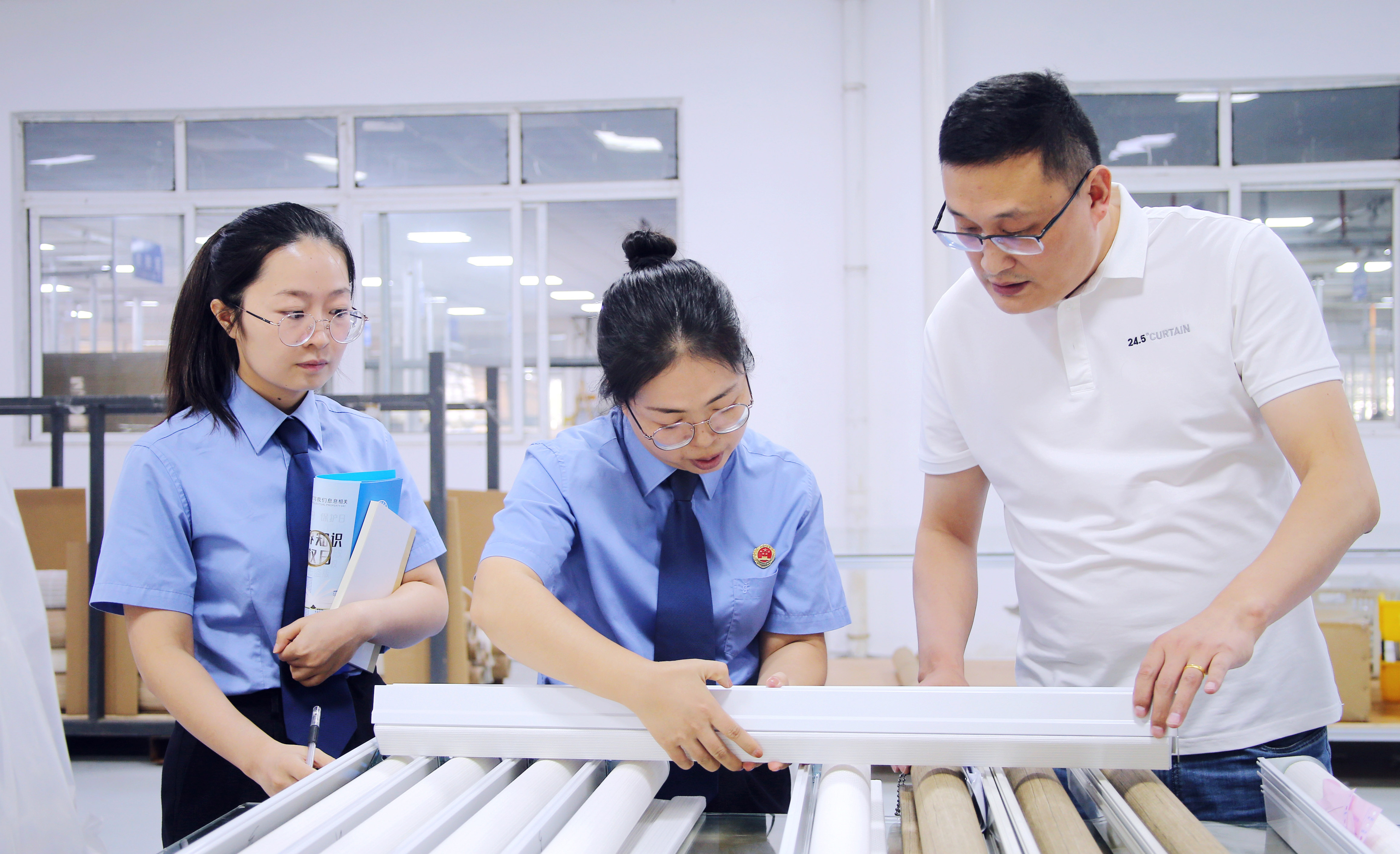 生产一线宣讲安全 睢宁县takse6走进企业开展安全生产宣传活动